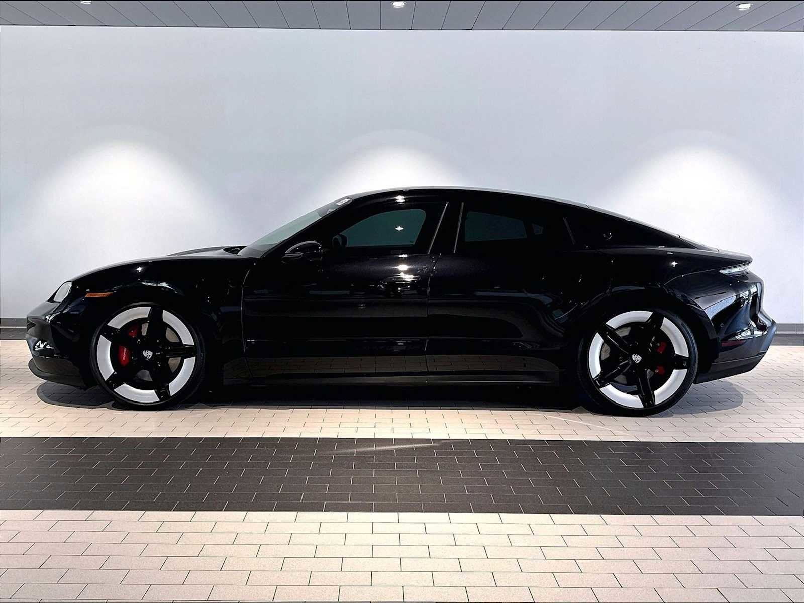 Used 2025 Porsche Taycan 4S AWD/4WD image 2