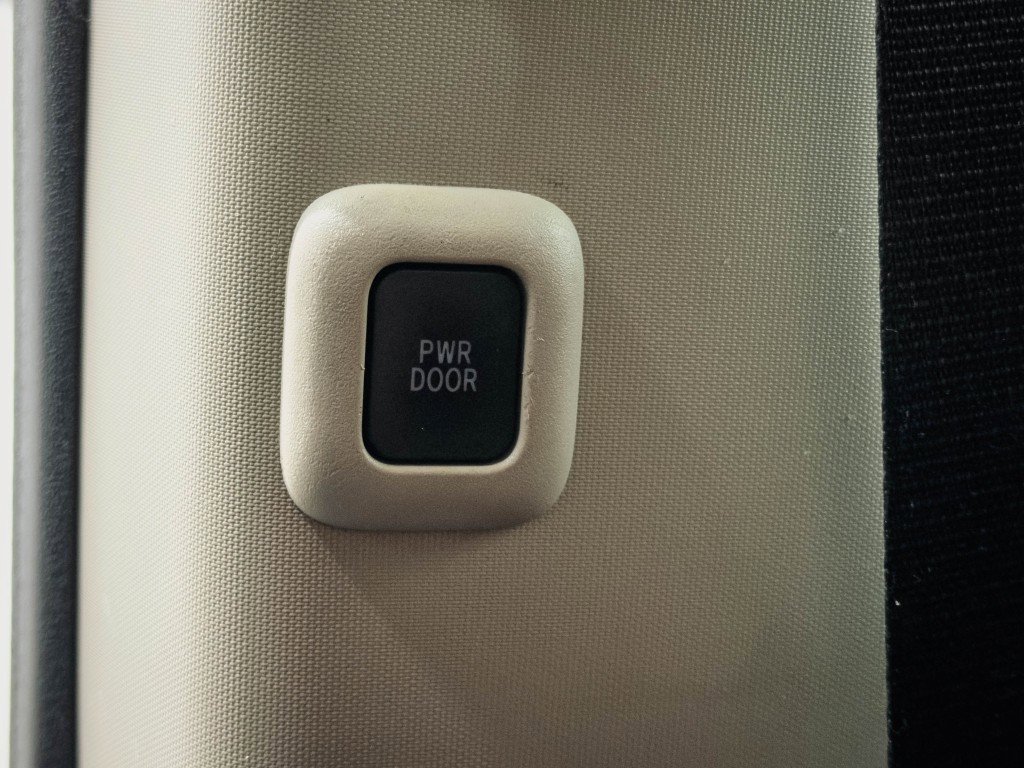 Used 2020 Toyota Sienna Limited Premium w/ Carpet Mat Package AWD/4WD image 17