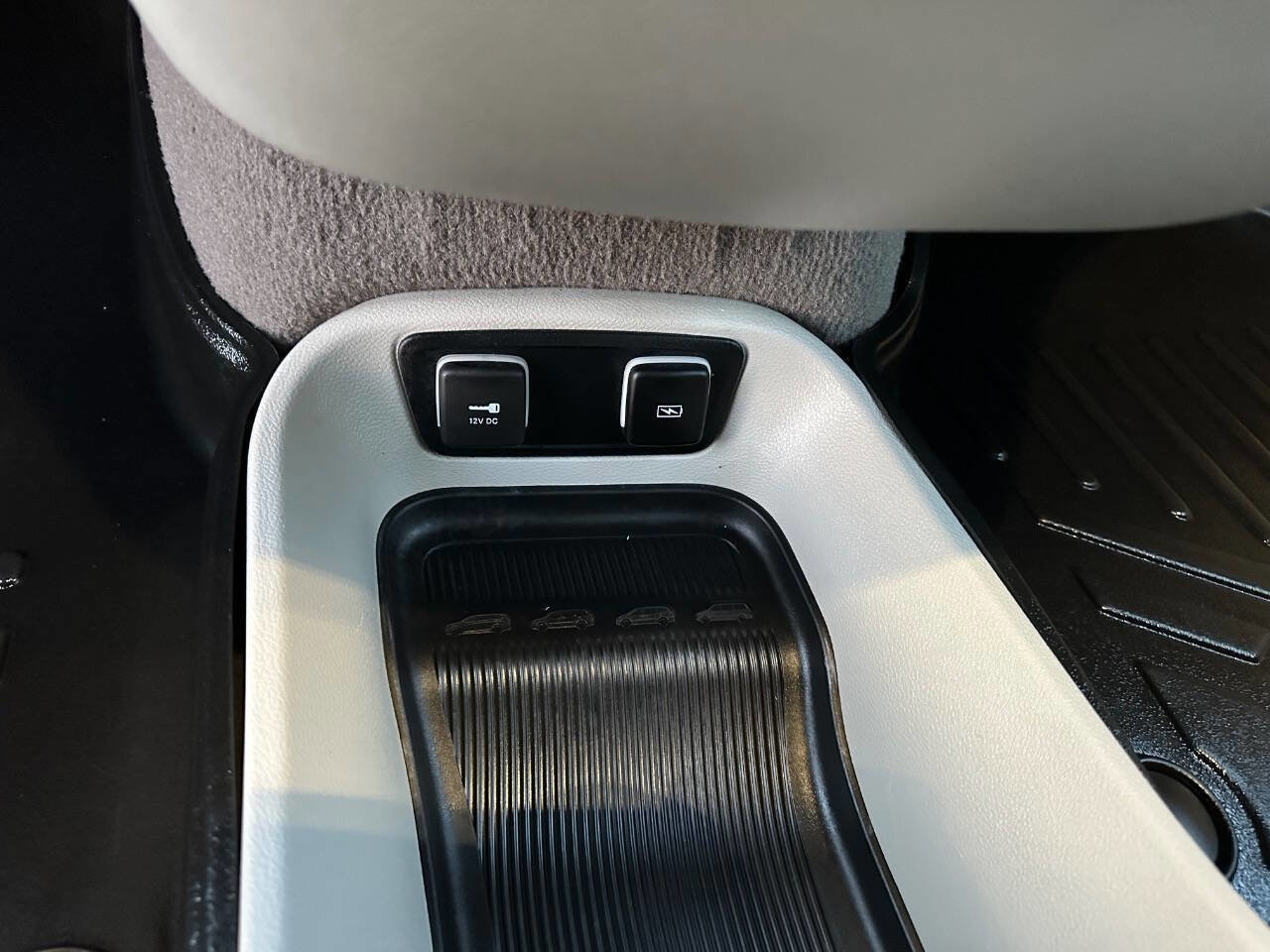 Used 2021 Chrysler Pacifica Touring-L FWD image 34
