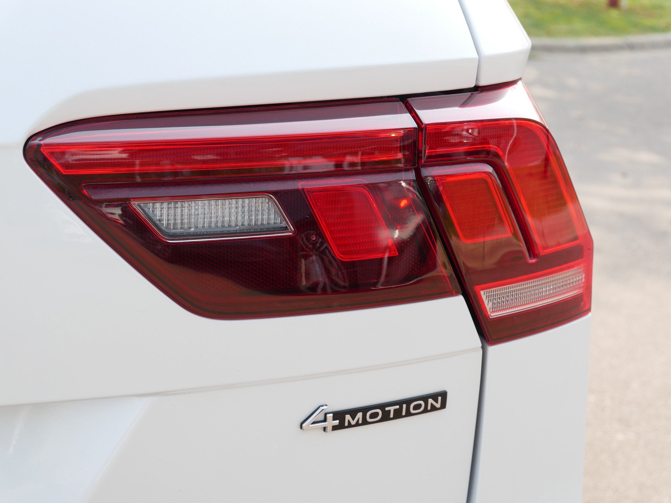 Certified 2023 Volkswagen Tiguan SE R-Line AWD/4WD image 17