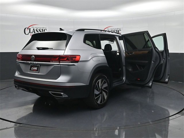 Used 2025 Volkswagen Atlas SE image 33