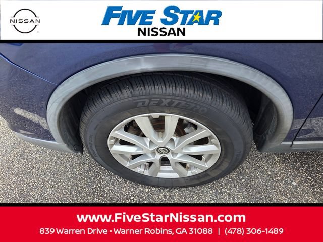 Used 2017 Nissan Rogue SV AWD/4WD image 4