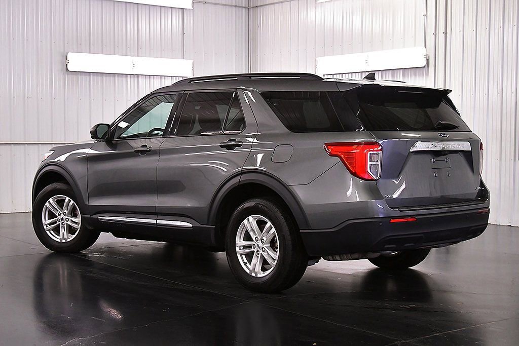 Used 2023 Ford Explorer XLT image 5