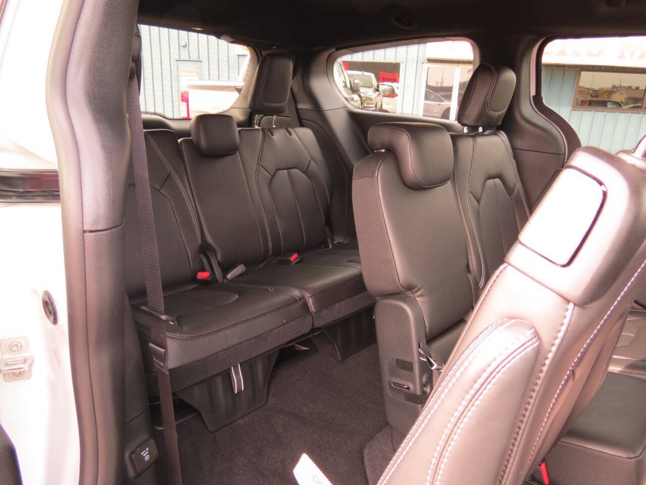 New 2026 Chrysler Pacifica Select FWD image 22