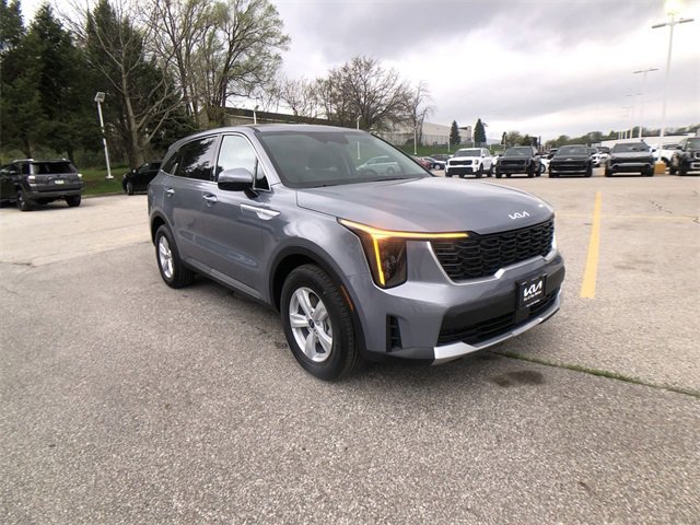 New 2025 Kia Sorento LX image 1
