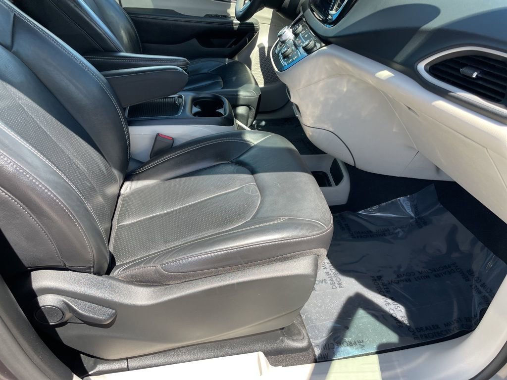 Used 2022 Chrysler Pacifica Touring-L FWD image 27
