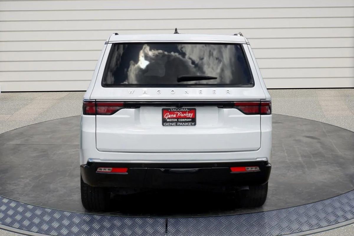 Used 2024 Jeep Wagoneer Series II w/ Flexible Seating Group RWD image 6