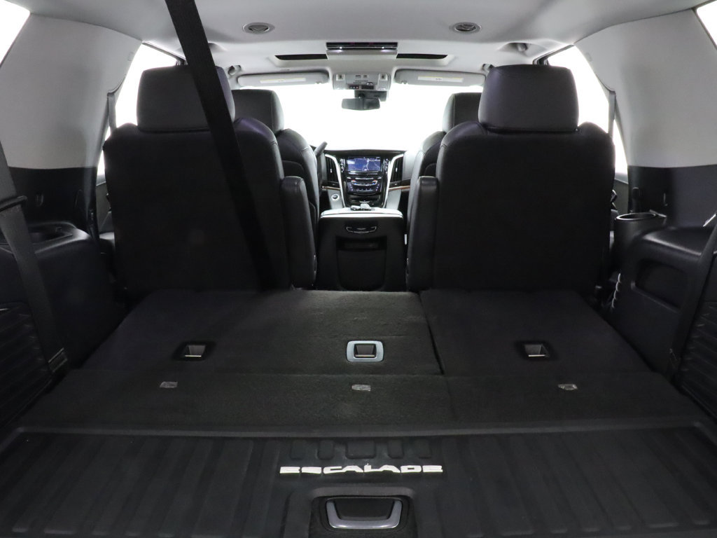 Used 2020 Cadillac Escalade Luxury w/ Escalade Sport Edition RWD image 35
