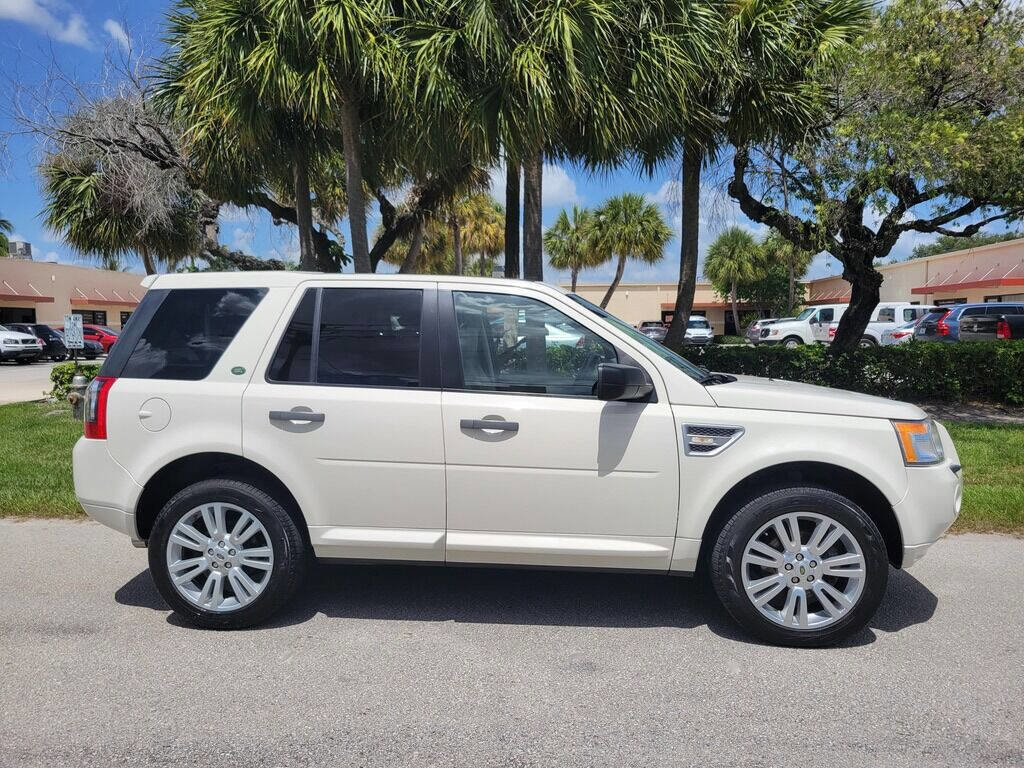 Used 2009 Land Rover LR2 HSE image 9