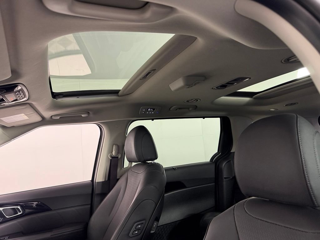 Used 2025 Kia Carnival SX Prestige FWD image 19