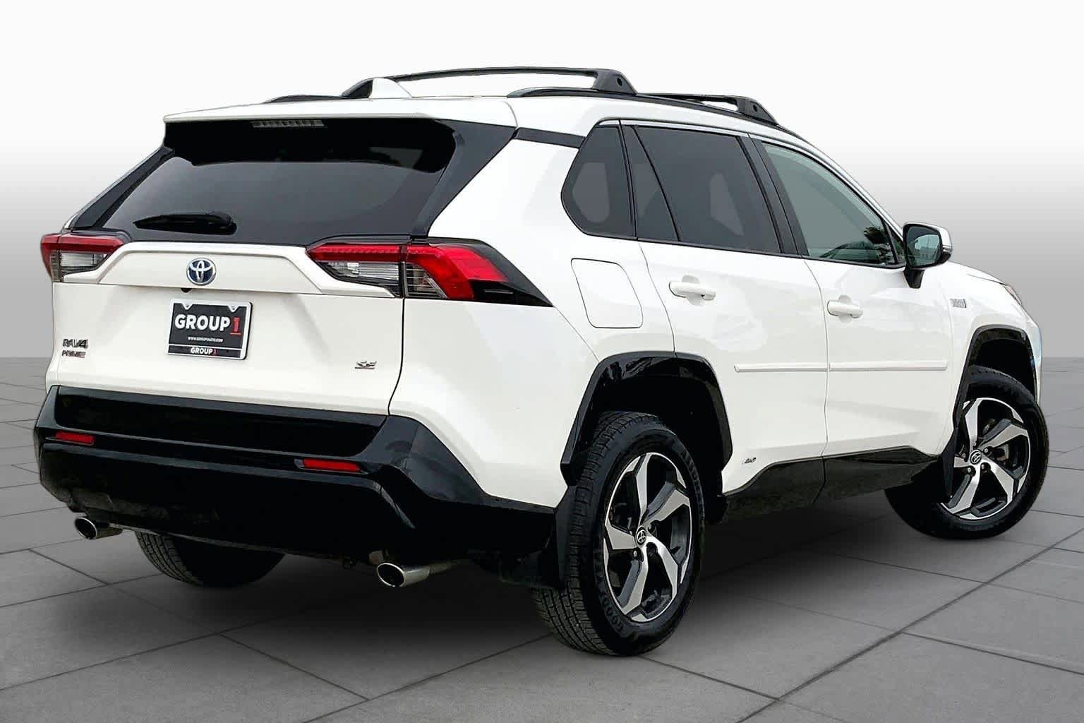 Used 2021 Toyota RAV4 SE w/ Weather & Moonroof Package AWD/4WD image 13