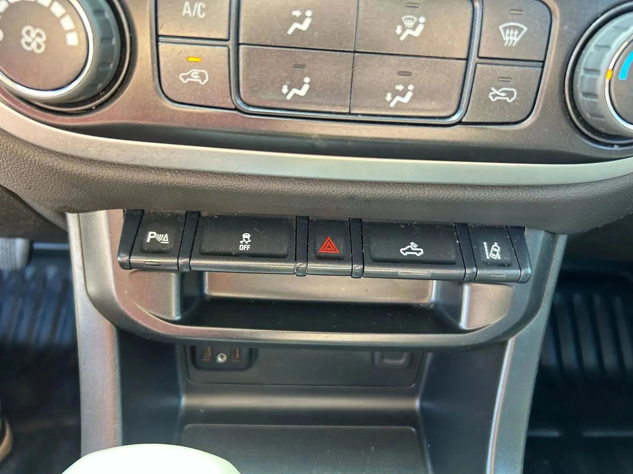 Used 2022 Chevrolet Colorado LT w/ Fleet Safety Package RWD image 21
