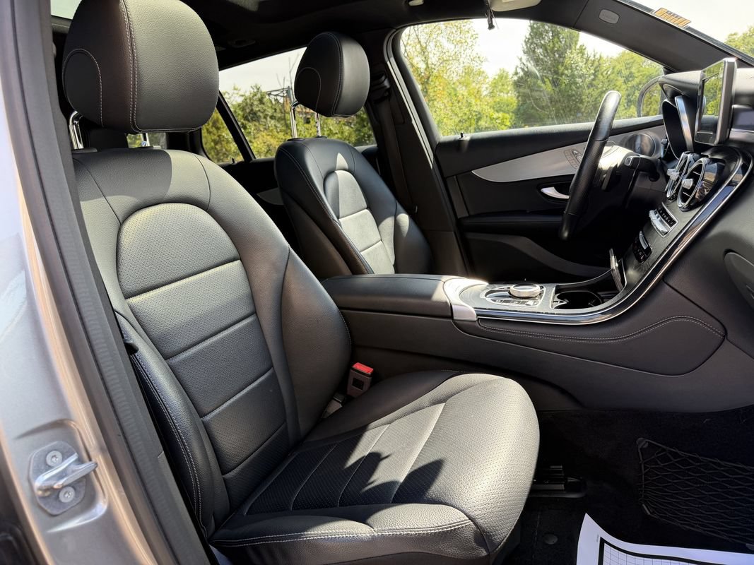Used 2019 Mercedes-Benz GLC 300 4MATIC w/ Premium Package image 36