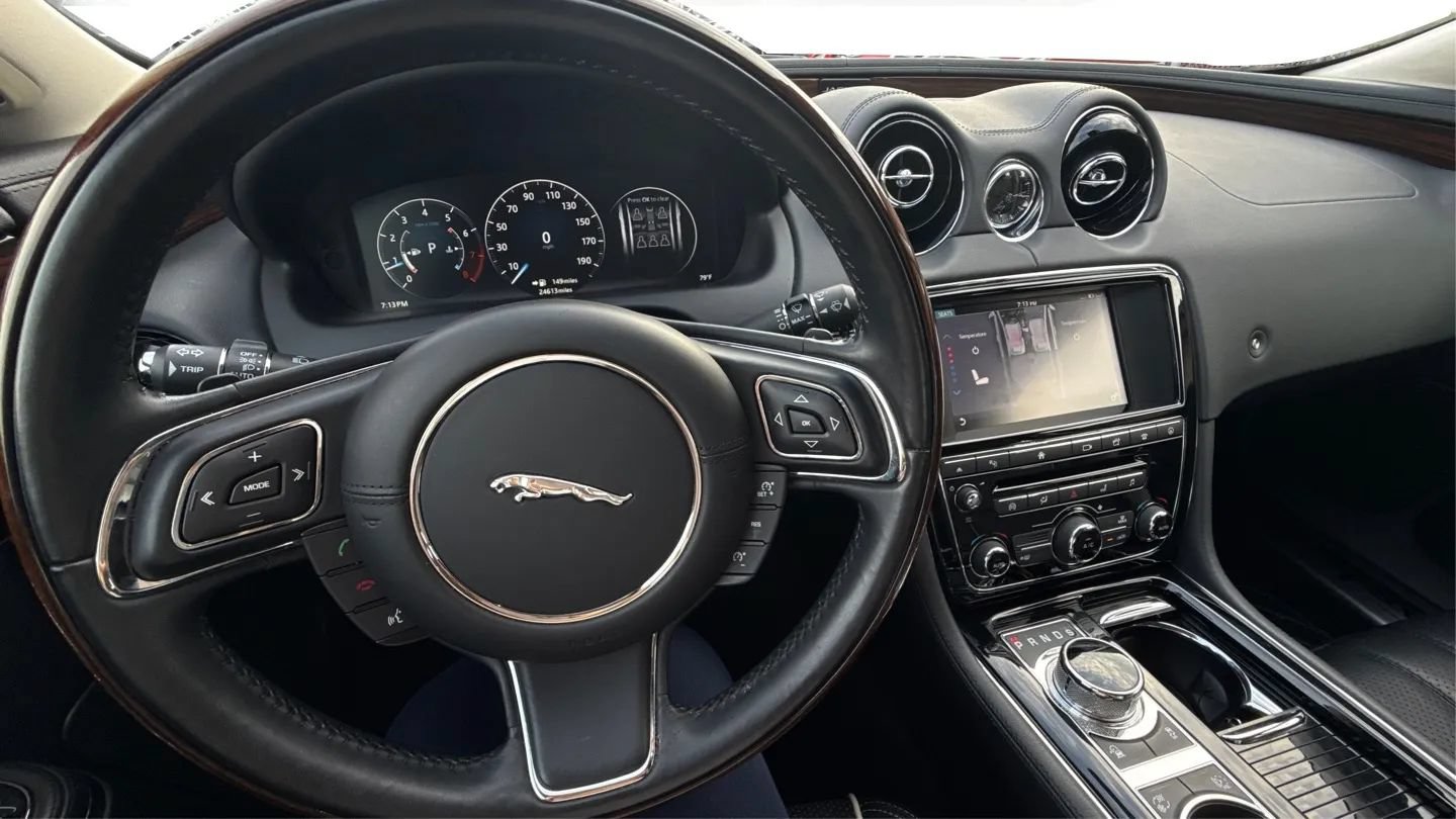 Used 2016 Jaguar XJ R-Sport RWD image 27