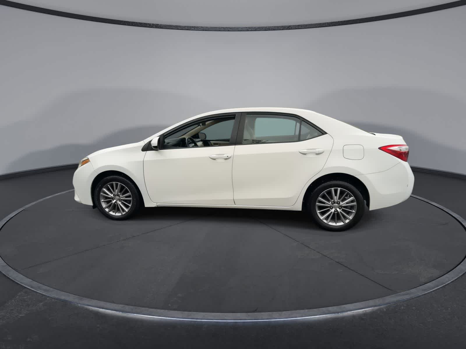 Used 2015 Toyota Corolla LE FWD image 5