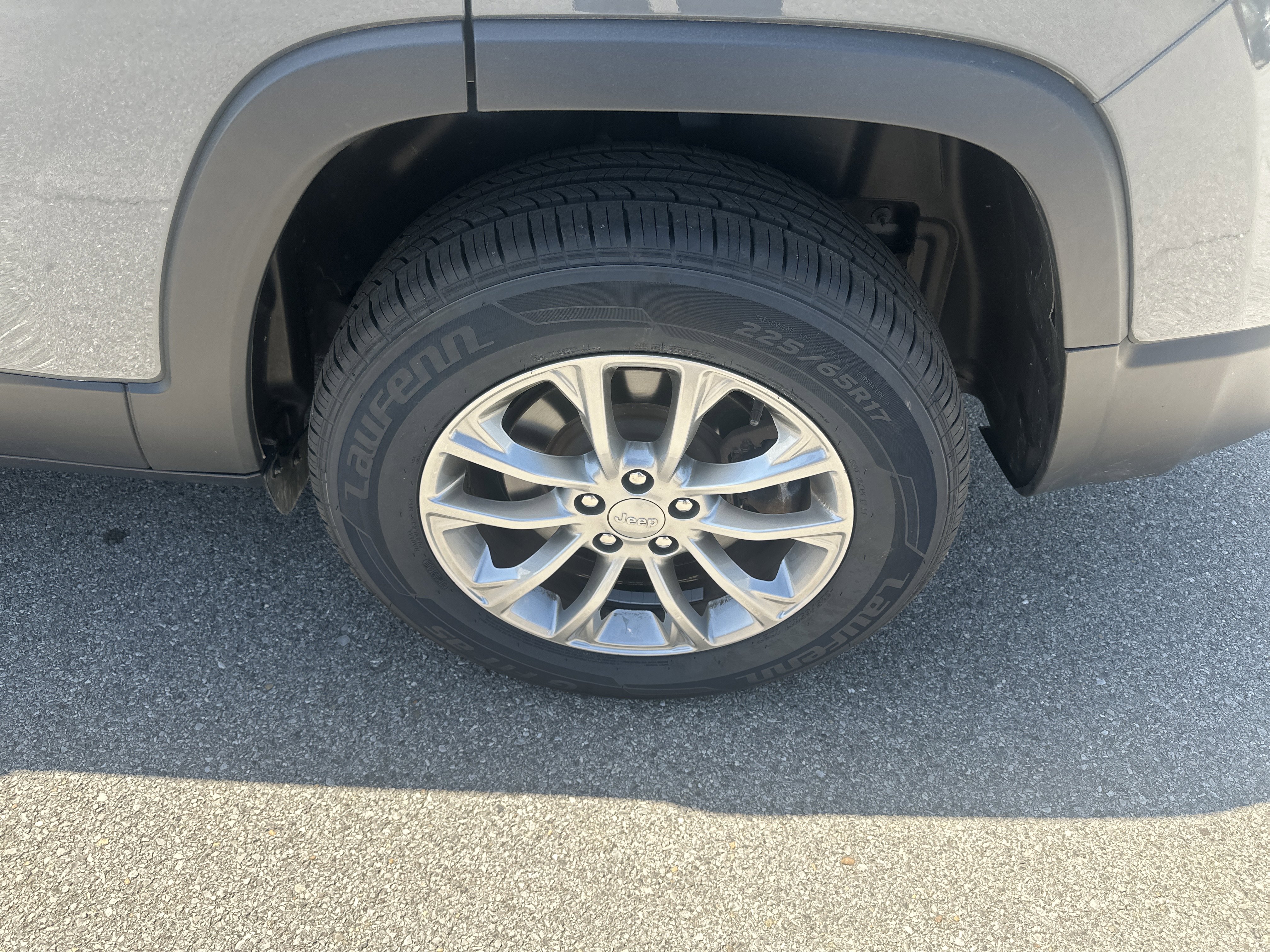 Used 2021 Jeep Cherokee Latitude Lux w/ Comfort/Convenience Group AWD/4WD image 22