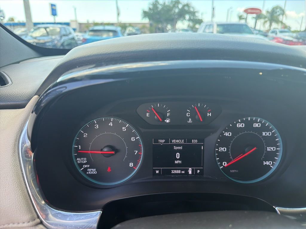 Used 2023 Chevrolet Traverse LS FWD image 17