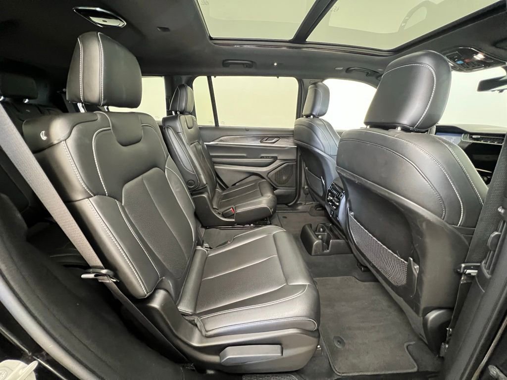 Used 2024 Jeep Grand Cherokee L Limited w/ Luxury Tech Group II image 10