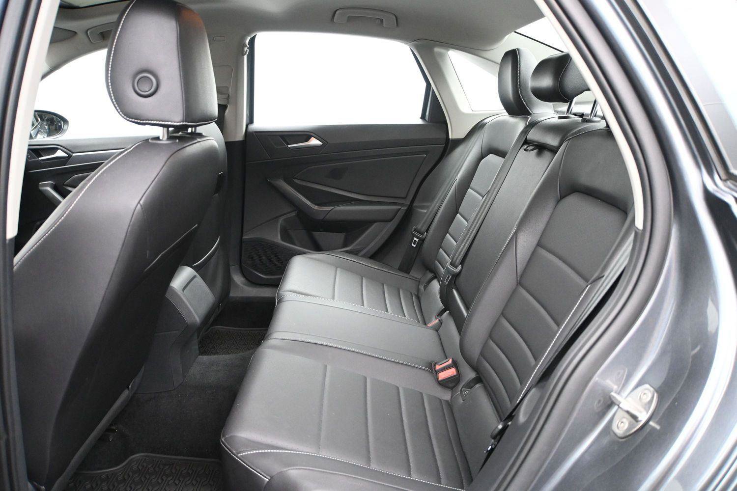 Used 2022 Volkswagen Jetta SE w/ Panoramic Sunroof Package FWD image 8