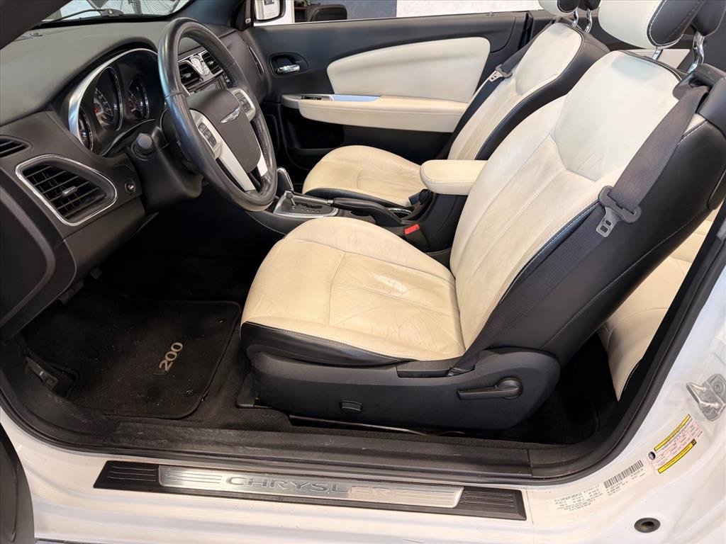 Used 2013 Chrysler 200 Limited image 15