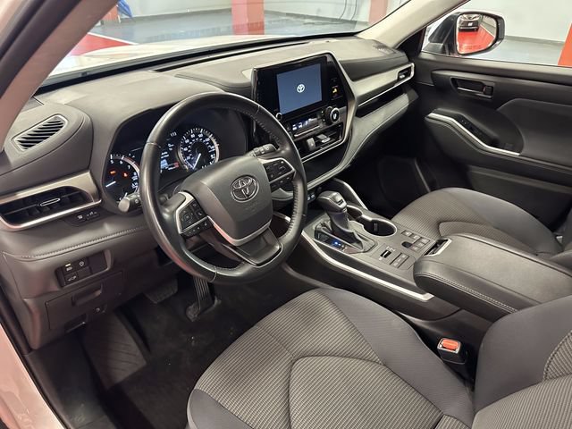 Certified 2025 Toyota Highlander LE AWD/4WD image 11