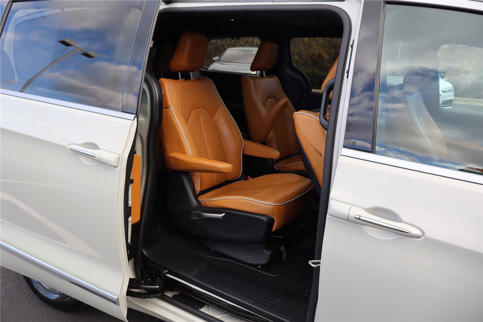 Used 2021 Chrysler Pacifica Pinnacle image 27