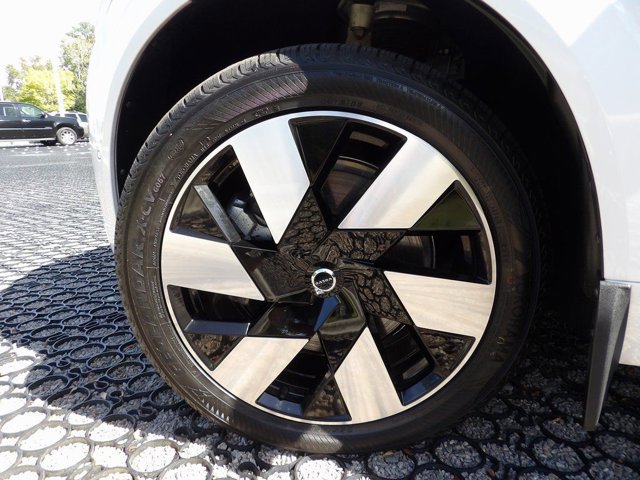 Certified 2023 Volvo XC60 T8 Ultimate w/ Climate Package image 28
