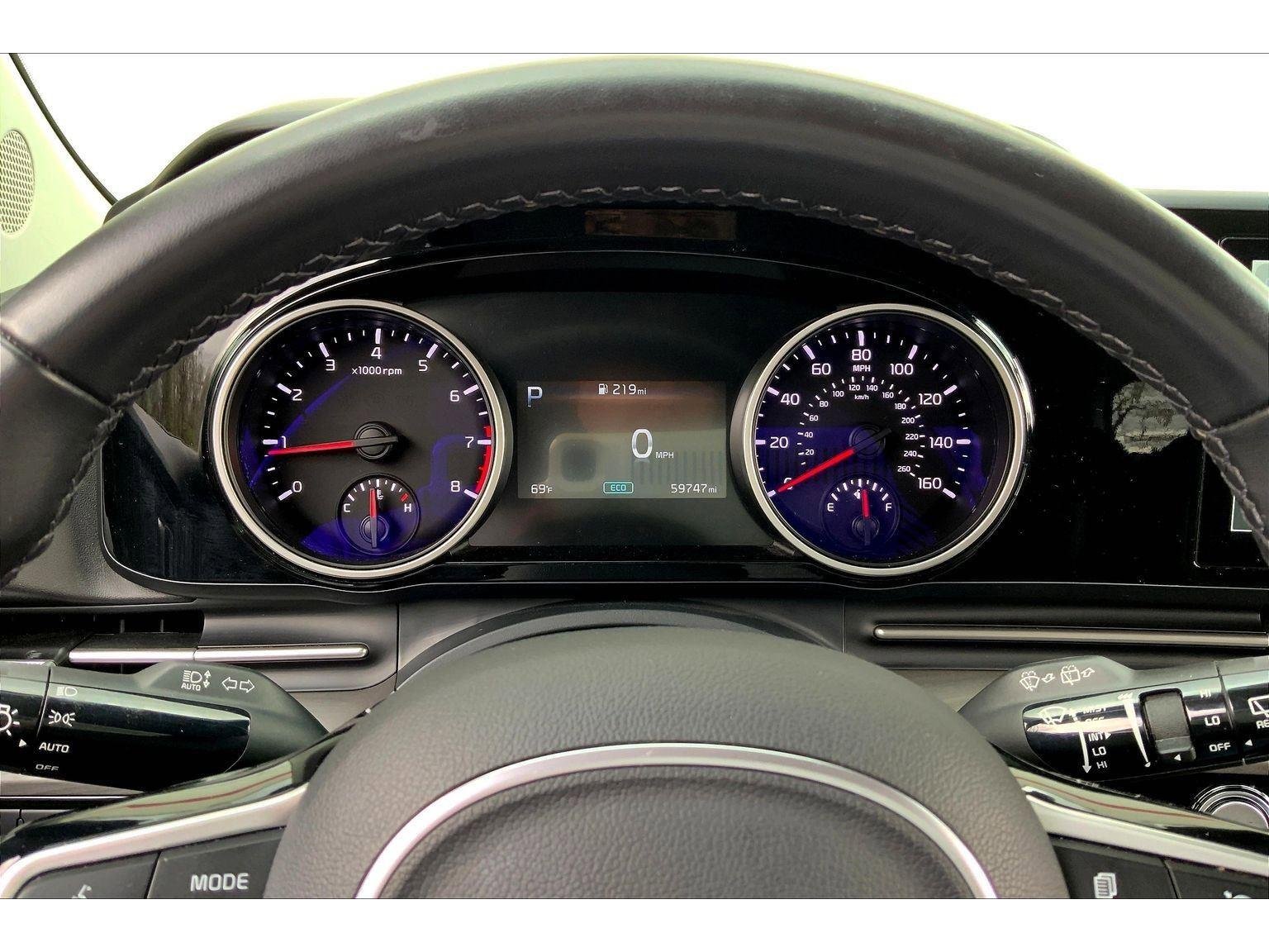 Used 2023 Kia Carnival EX image 19