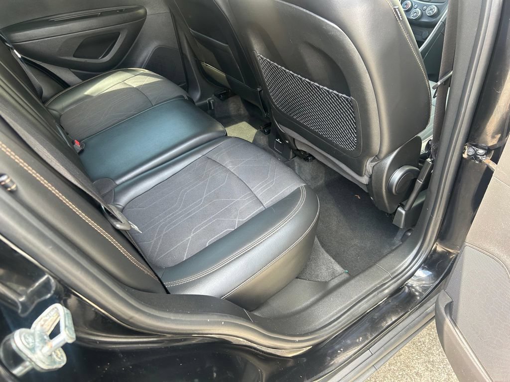Used 2019 Chevrolet Trax LT w/ LT Convenience Package AWD/4WD image 15