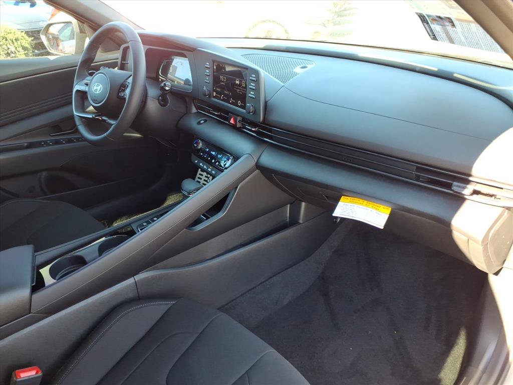 New 2026 Hyundai Elantra SEL Sport Premium FWD image 6