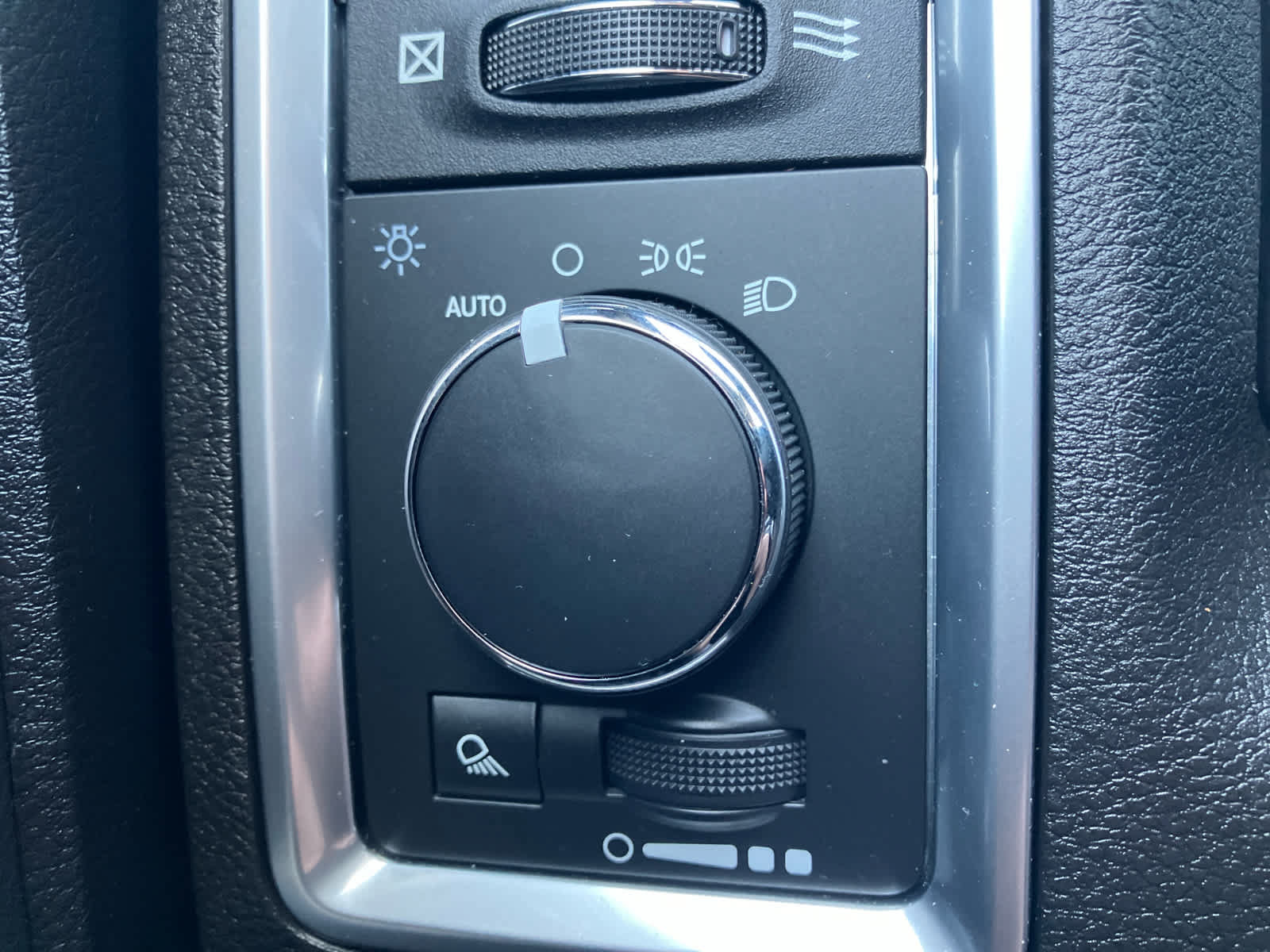 Used 2023 RAM 1500 Warlock AWD/4WD image 13