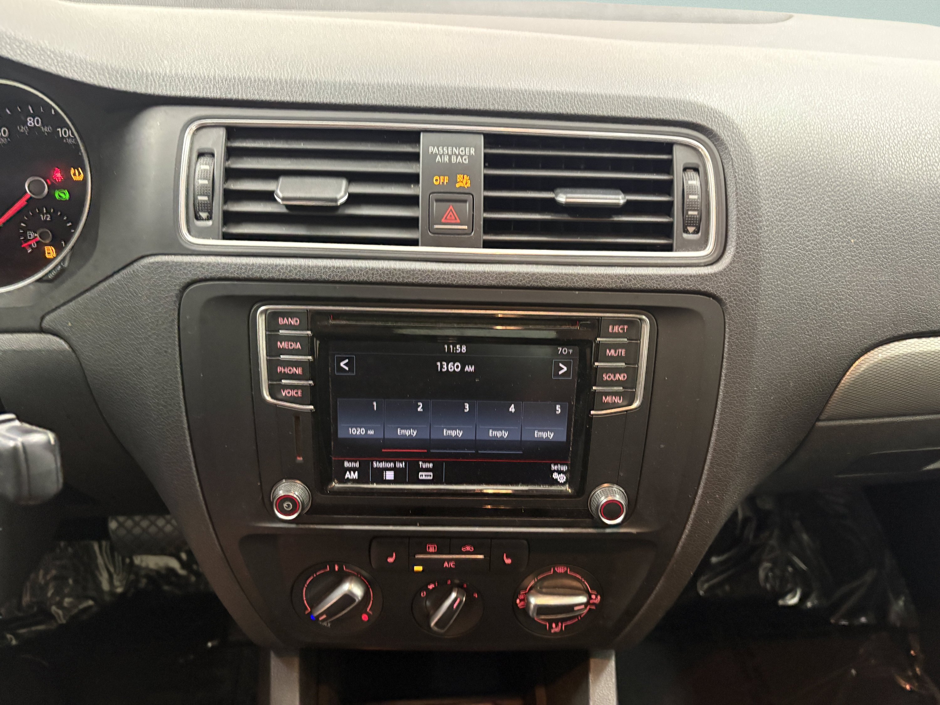 Used 2017 Volkswagen Jetta SE FWD image 14