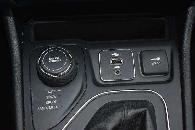 Used 2019 Jeep Cherokee Latitude Plus image 27
