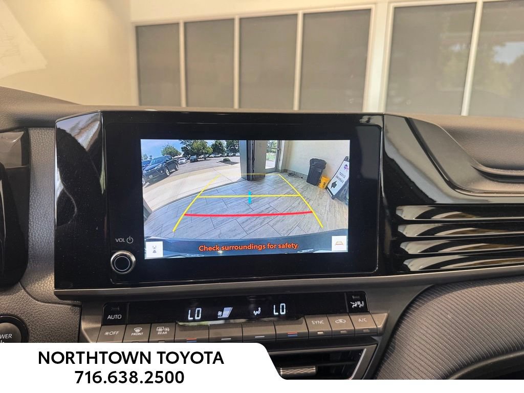 Used 2025 Toyota Camry SE FWD image 9