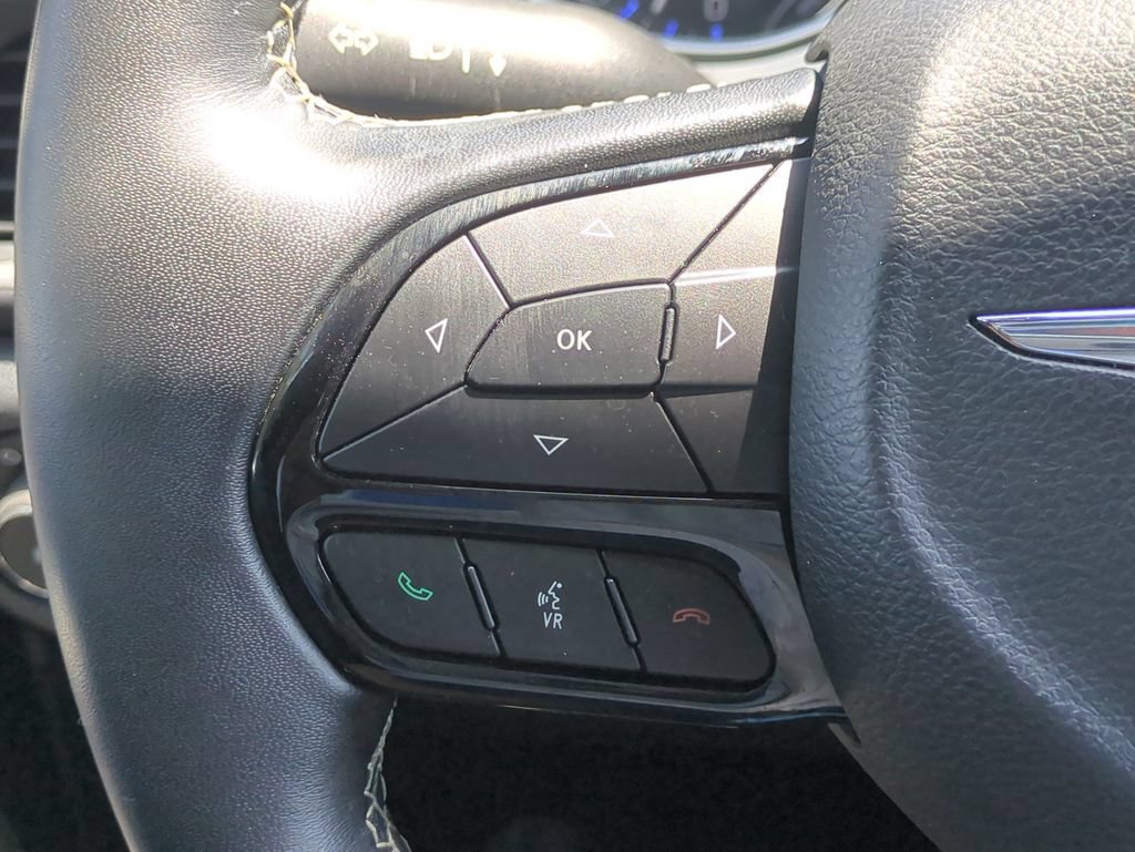 Used 2020 Chrysler Pacifica Touring-L Plus FWD image 28