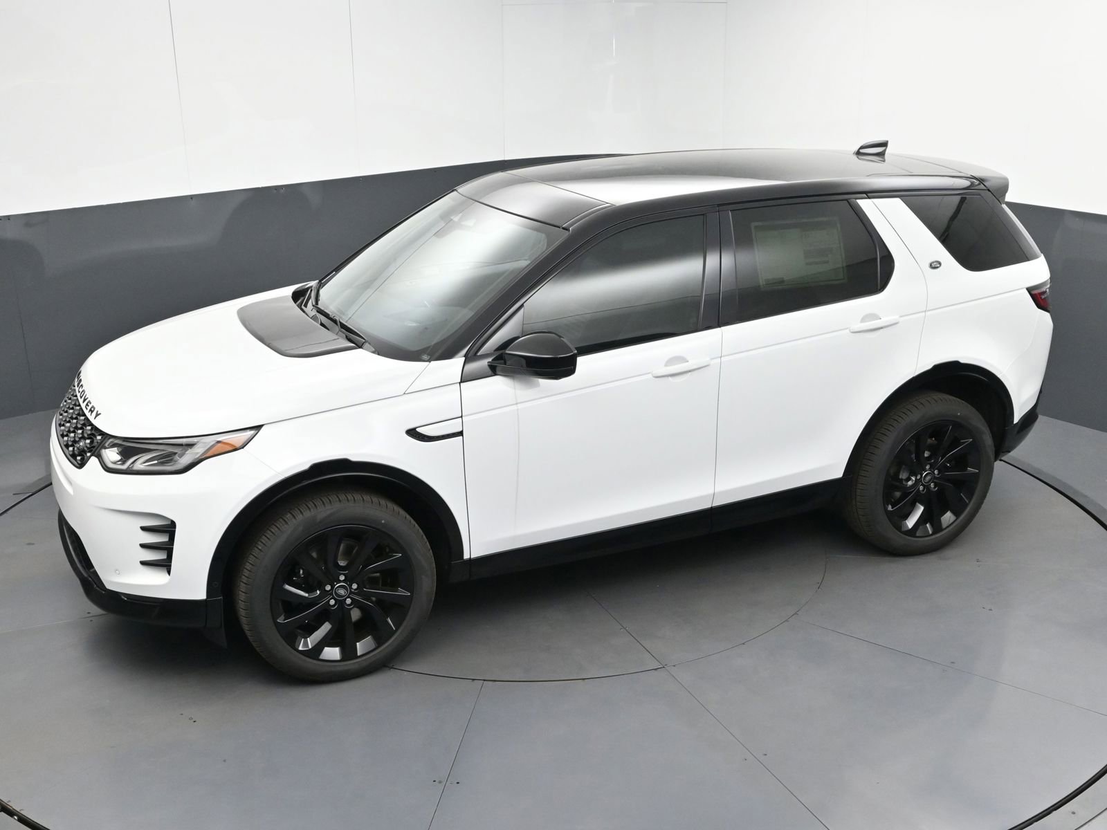 New 2025 Land Rover Discovery Sport Dynamic SE image 41