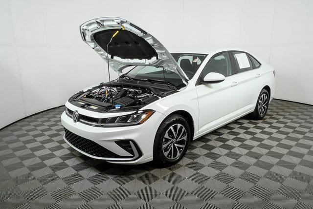 Used 2025 Volkswagen Jetta S image 29
