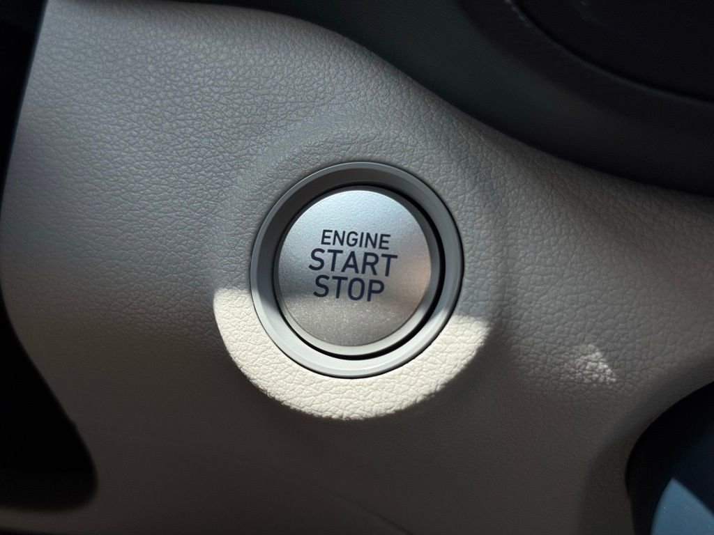 Certified 2025 Hyundai Venue Limited image 29