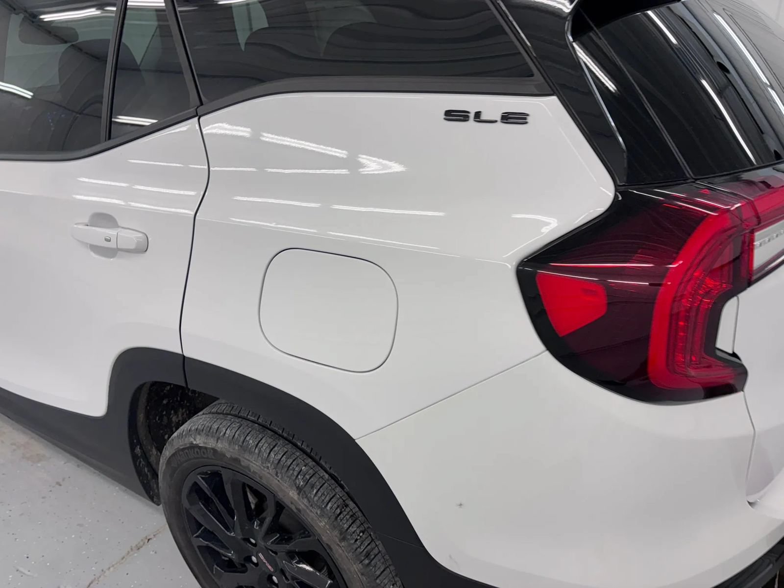 Used 2024 GMC Terrain SLE w/ Elevation Edition FWD image 21