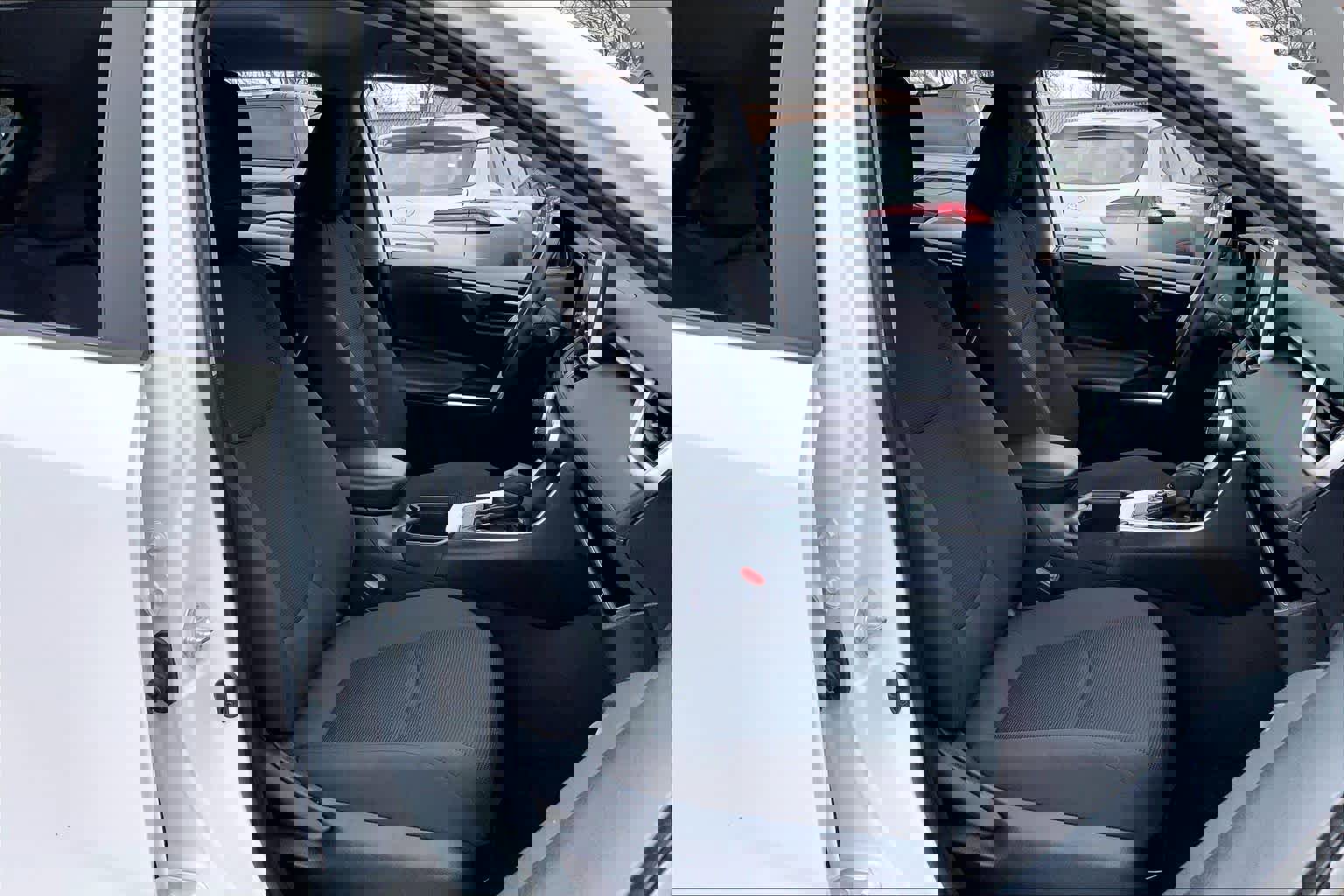 Used 2025 Toyota RAV4 LE image 9