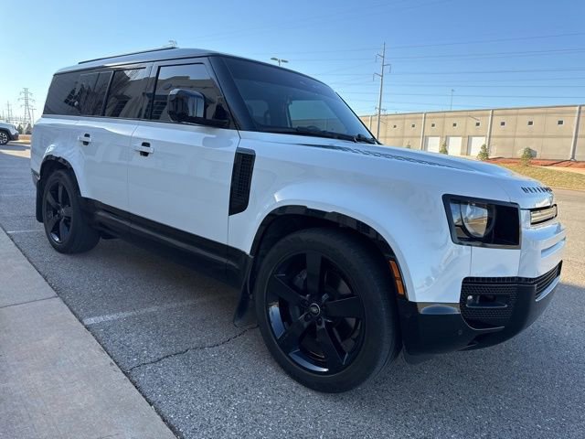 Used 2024 Land Rover Defender 130 X-Dynamic SE image 3