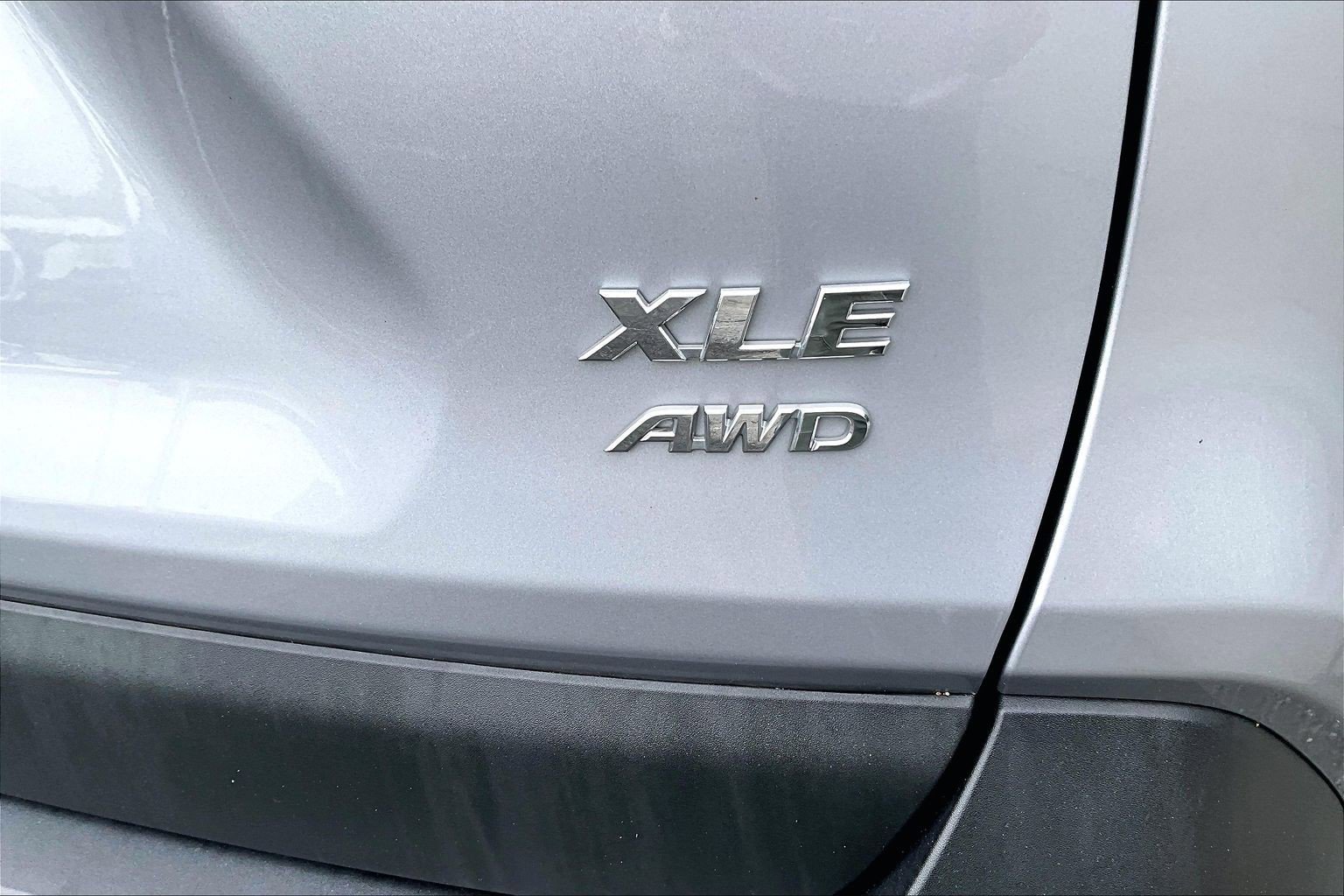 Used 2023 Toyota RAV4 XLE Premium AWD/4WD image 8