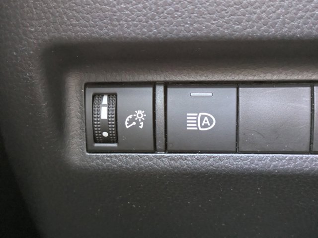 Used 2022 Toyota RAV4 XLE image 28