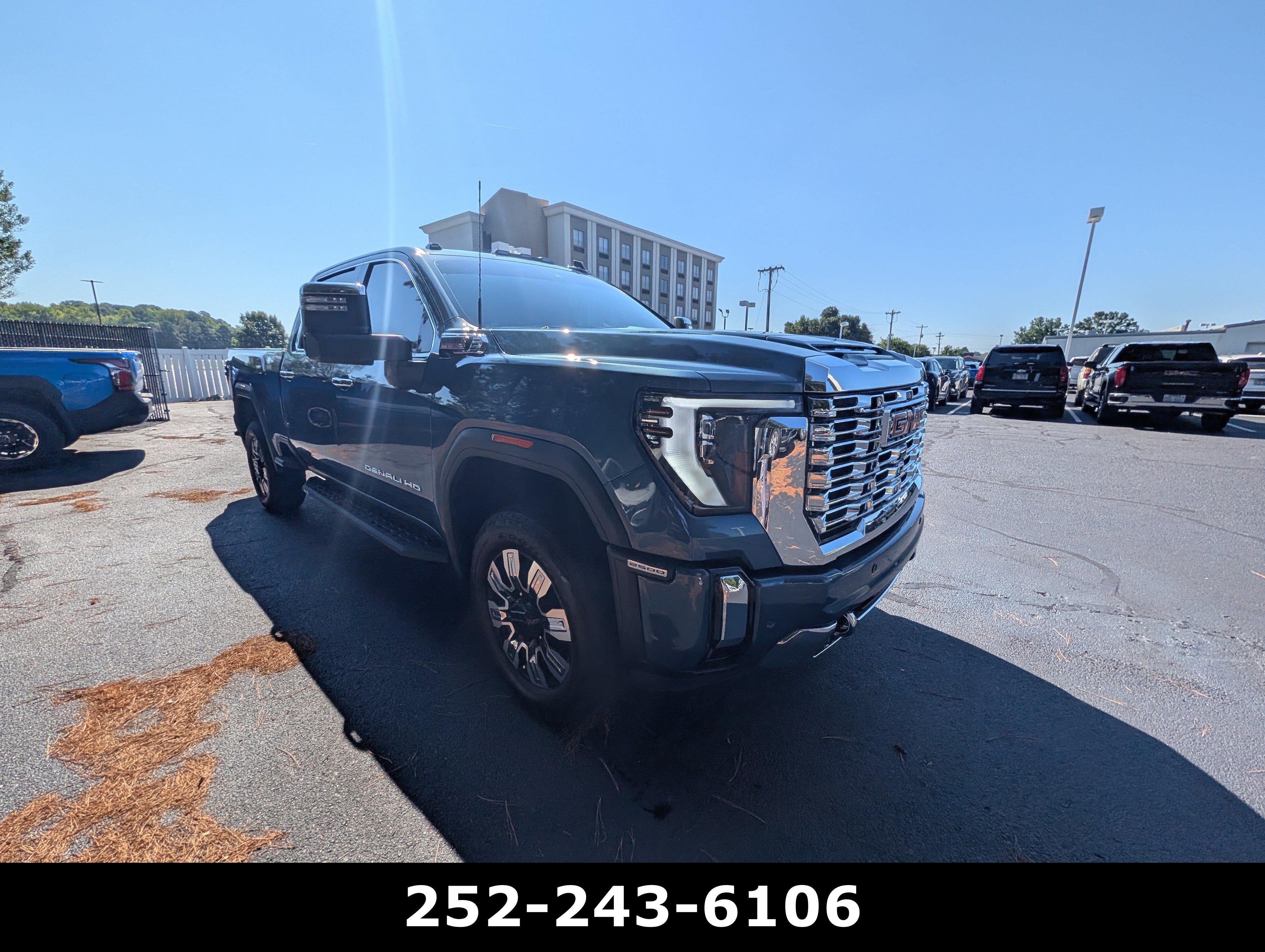Used 2024 GMC Sierra 2500 Denali w/ Denali Reserve Package AWD/4WD image 4