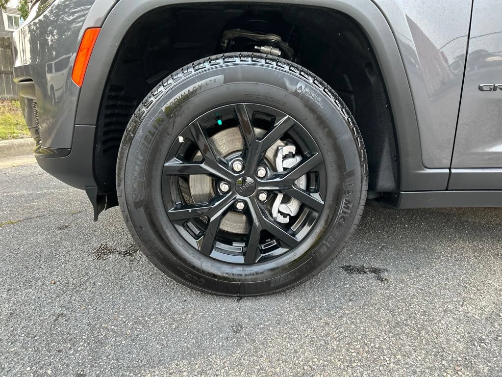 New 2025 Jeep Grand Cherokee L Laredo AWD/4WD image 11