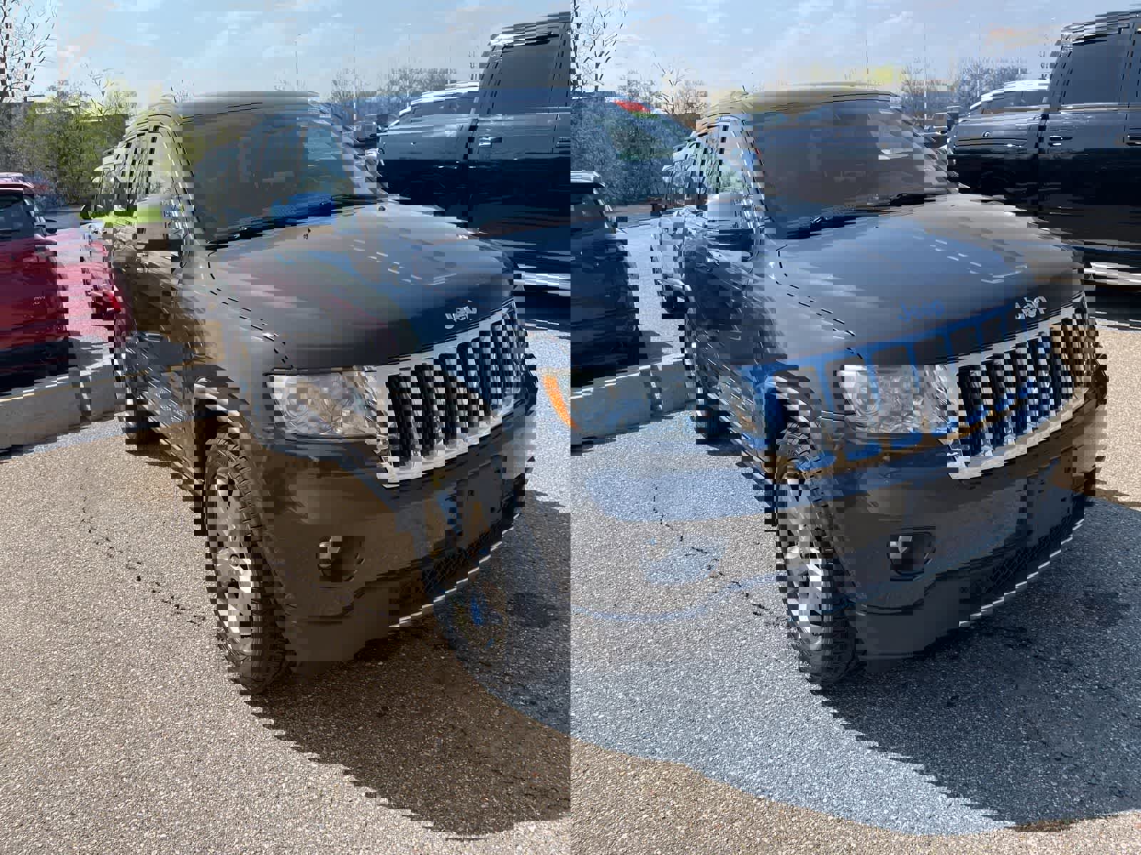 Used 2011 Jeep Grand Cherokee Limited w/ Luxury Group II image 22