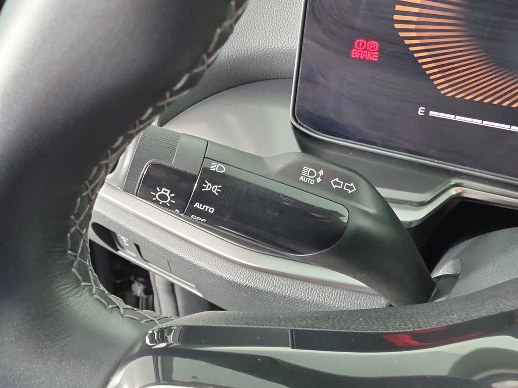 Certified 2025 Kia Sorento S FWD image 17