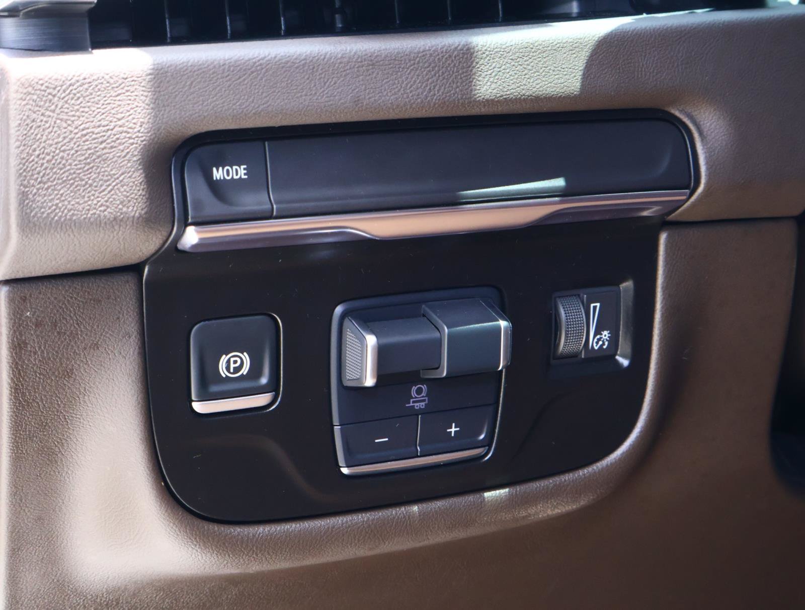 Certified 2025 Cadillac Escalade Premium Luxury RWD image 32