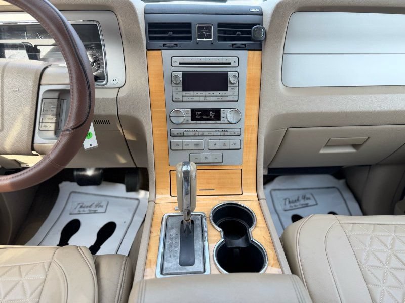 Used 2009 Lincoln Navigator 4WD image 12