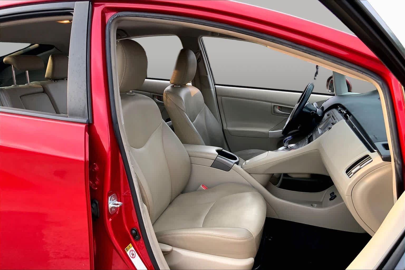 Used 2015 Toyota Prius Four FWD image 9